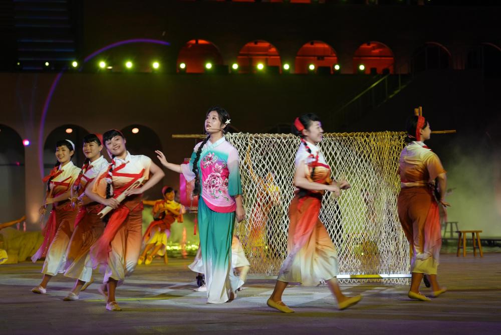 舞蹈艺术学院师生秦皇岛哒哒岛海岛狂欢艺术节